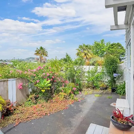 Kingsland Contemporary 2 Bedroom Apartment